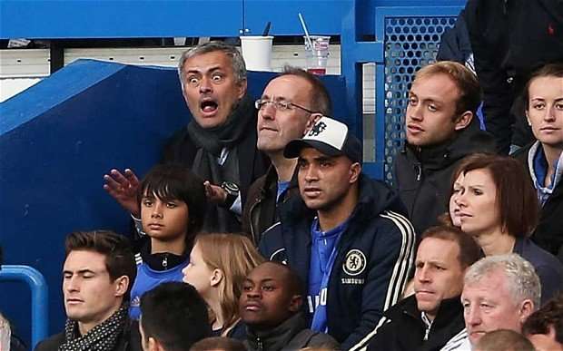 Chelsea Build Up: Mourinho Does a Dangerfield, Oscar Enjoys a Break and Cahill Looks to the Past