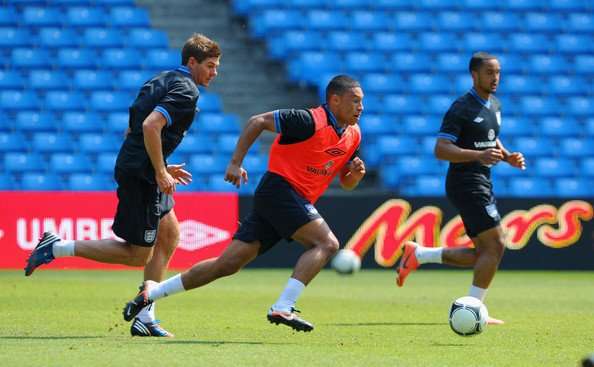 Reds Legend Talks Up Klopp Factor, Oxlade-Chamberlain Wants to Emulate Gerrard