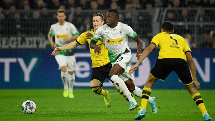 Monchengladbach's Zakaria vs Dortmund