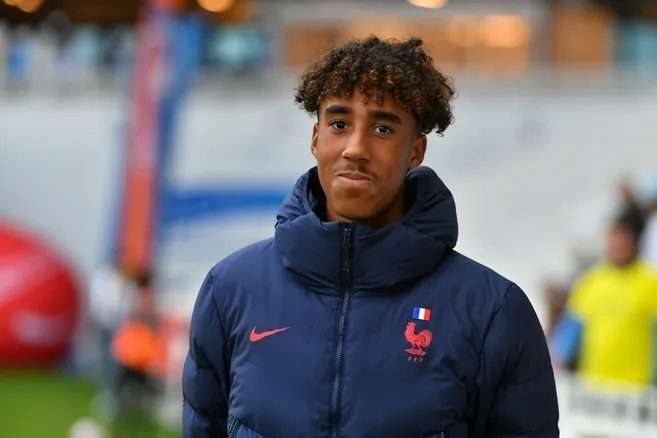 Leny Yoro France