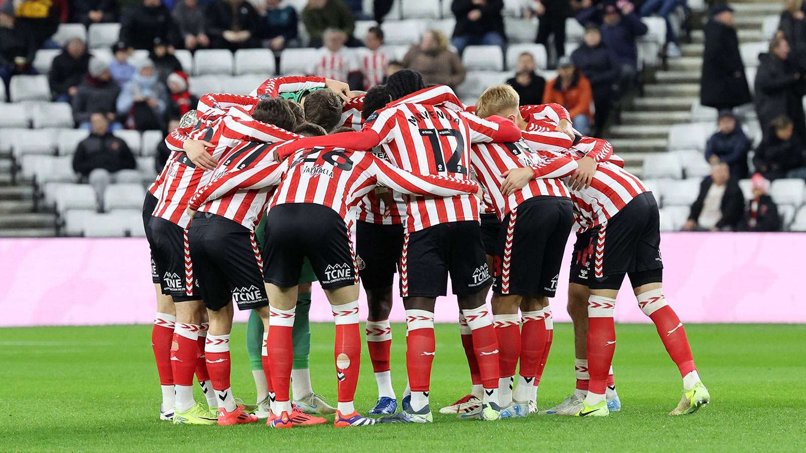 Sunderland players in a pre-match huddle