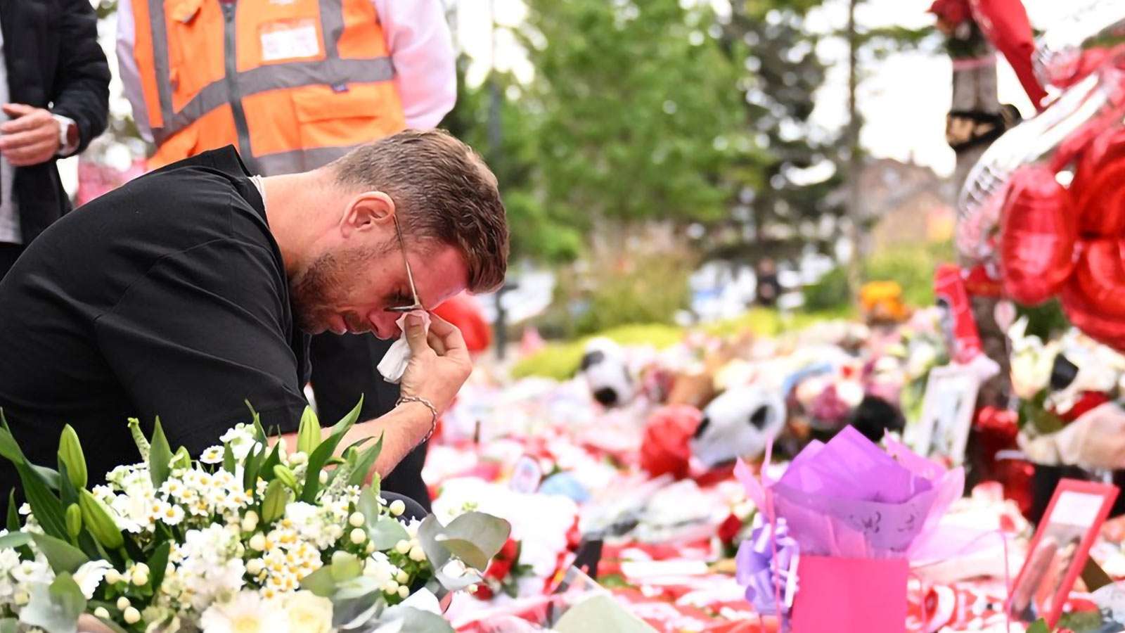 An emotional Jordan Henderson visits the Diogo Jota memorial