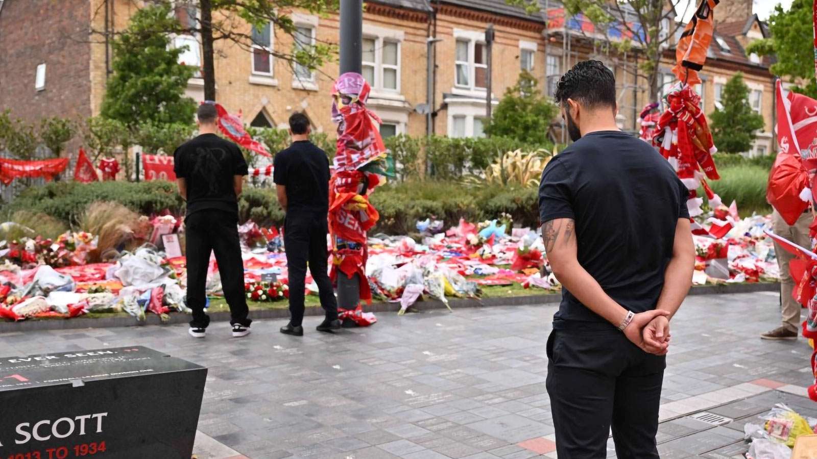 Rúben Amorim, Bruno Fernandes and Diogo Dalot visit Anfield memorial for Diogo Jota and Andre Silva